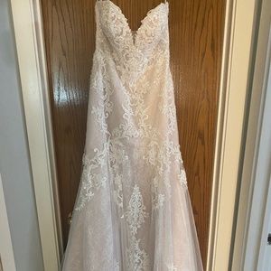 Essense of Australia Wedding Dress